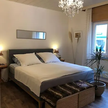 アパート Adlon *